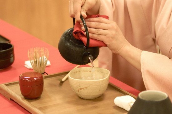 女人喝茶要行扣茶禮嗎，叩茶禮女士能用嗎？