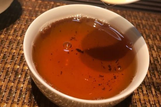 大紅袍第一泡要倒掉嗎，洗茶水需倒掉但第一泡出湯