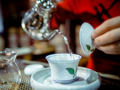 千萬(wàn)別做兼職茶藝師，女人學(xué)茶藝好嗎？
