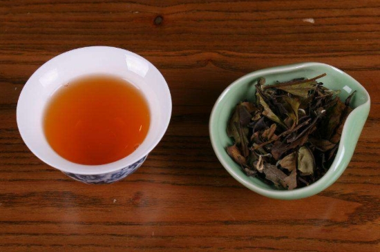 福鼎白茶能長(zhǎng)時(shí)間悶泡嗎，老白茶可以悶著喝嗎？