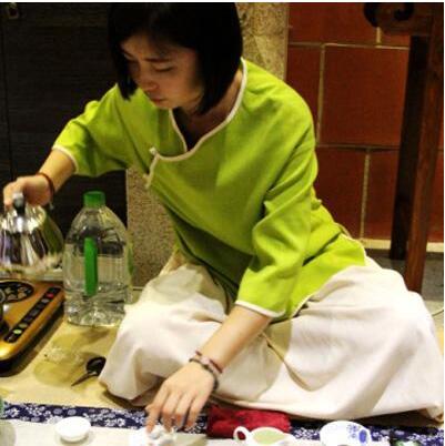 女士喝茶的手勢(shì)，女人正確喝茶手勢(shì)姿勢(shì)圖