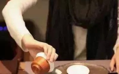 三才蓋碗的正確拿法，三才蓋碗抓碗法圖解