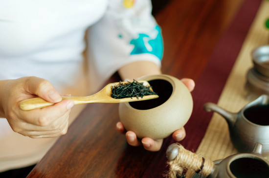 女人喝茶要行扣茶禮嗎，叩茶禮女士能用嗎？