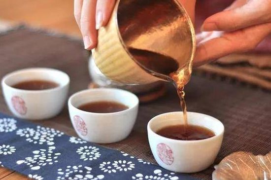 喝茶茶桌上的禮儀有哪些，泡茶待客十大禮儀不可不做！