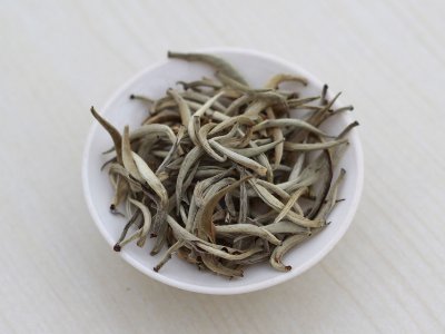白茶品質(zhì)如何區(qū)分，白茶的優(yōu)劣質(zhì)量辨別方法