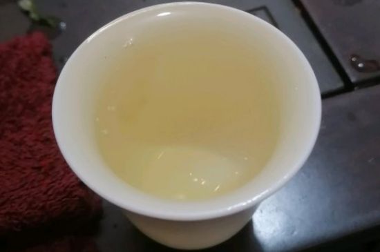 春茶上市白茶的好壞怎么區(qū)分，春白茶怎么分辨好不好？