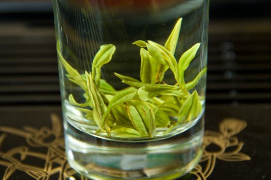 安吉白茶冷藏好還是冷凍好？這個需要根據(jù)存放時間來選擇