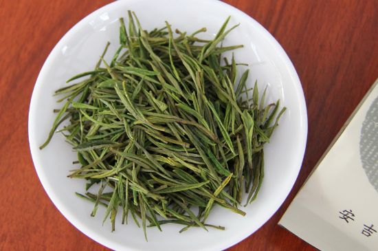 安吉白茶冷藏好還是冷凍好？這個需要根據(jù)存放時間來選擇