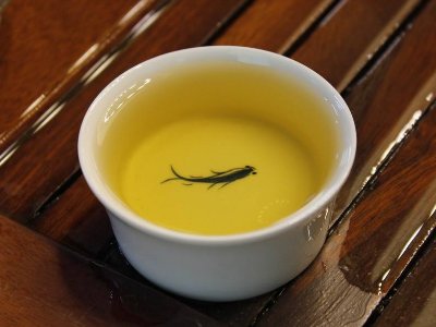 如何通過(guò)茶湯辨別好茶，<a href=http://m.iremcollection.com/fenlei/ target=_blank class=infotextkey>六大茶類</a>茶湯顏色標(biāo)準(zhǔn)
