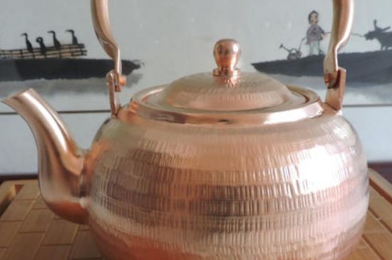 用銅壺?zé)惺裁唇?，銅壺煮水的兩大忌諱和好處