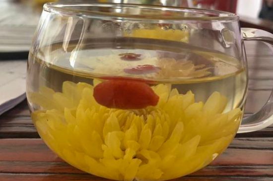 晚上可以喝菊花茶泡水嗎，睡覺前能不能喝菊花茶？
