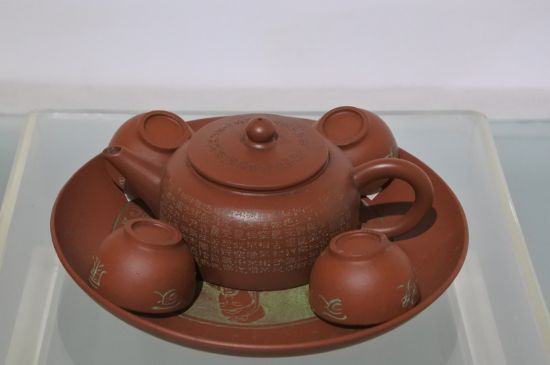 正宗紫砂壺多少錢一套，一套正宗<a href=http://m.iremcollection.com/chaju/zisha/ target=_blank class=infotextkey>宜興紫砂壺</a>什么價格