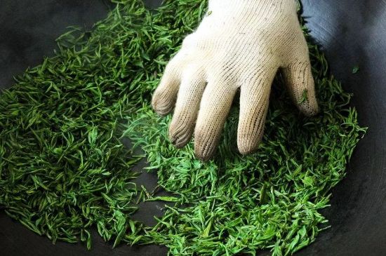 龍井茶炒茶葉怎么炒出好茶色，茶葉怎樣做出來最綠？