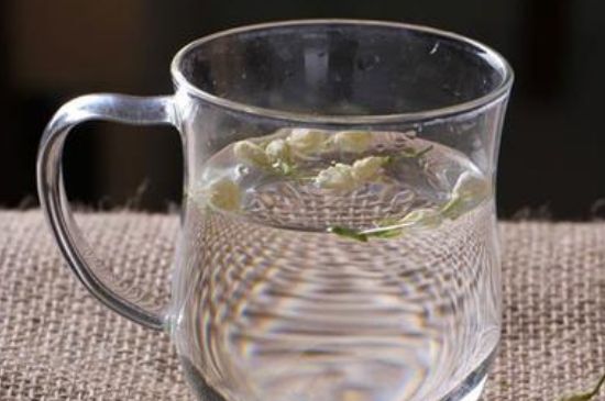 茉莉泡水禁忌，茉莉干花泡水的功效與禁忌