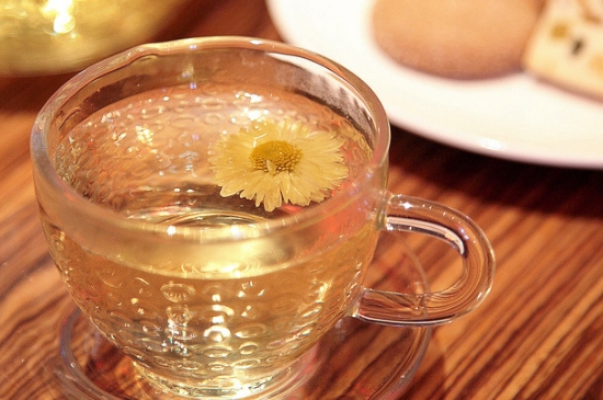 經(jīng)常菊花泡水好嗎，喝菊花茶有什么好處？