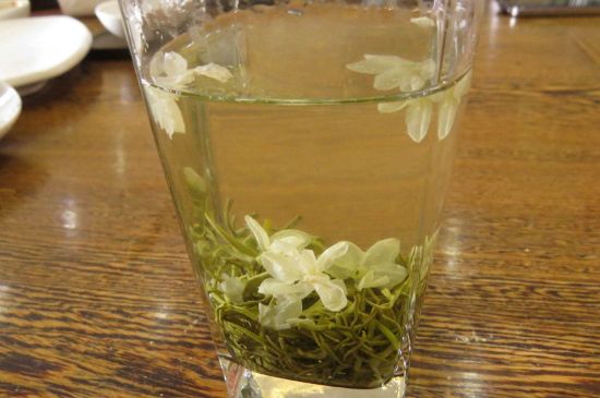 茉莉龍珠可以和什么一起泡茶，茉莉龍珠茶能加蜂蜜嗎？