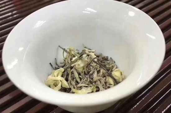 女孩喝茉莉茶的好處，茉莉茶葉的功效與禁忌