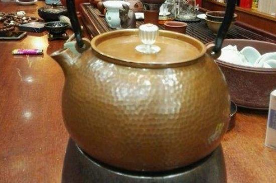 用銅壺?zé)惺裁唇?，銅壺煮水的兩大忌諱和好處