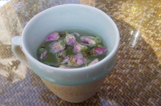 玫瑰花泡茶祛斑要多久見效，喝玫瑰花茶多久能祛斑？