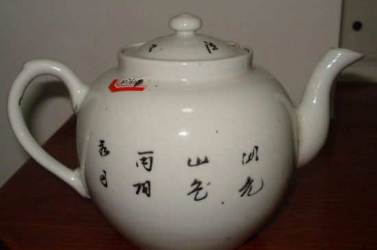 瓷壺適合泡什么茶，瓷器茶具喝什么茶好