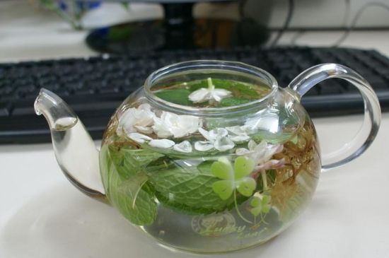 茉莉泡水禁忌，茉莉干花泡水的功效與禁忌