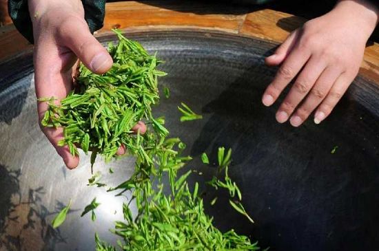 龍井茶炒茶葉怎么炒出好茶色，茶葉怎樣做出來最綠？