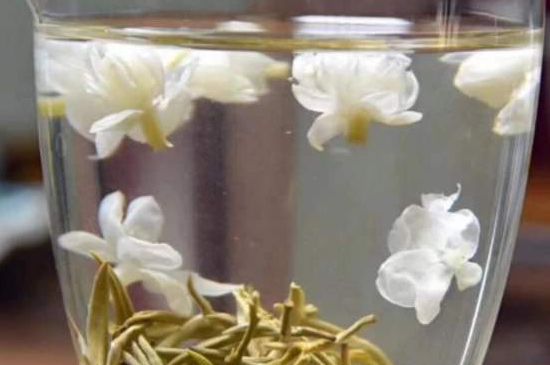 茉莉泡水禁忌，茉莉干花泡水的功效與禁忌