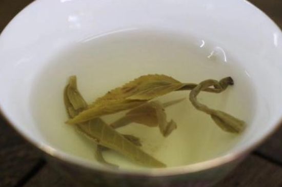茉莉龍珠泡開后為什么都是梗，茉莉龍珠泡開后什么樣？