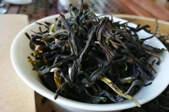 鴨屎香單叢雪片茶的特點(diǎn)，鳳凰雪片茶有什么特點(diǎn)？