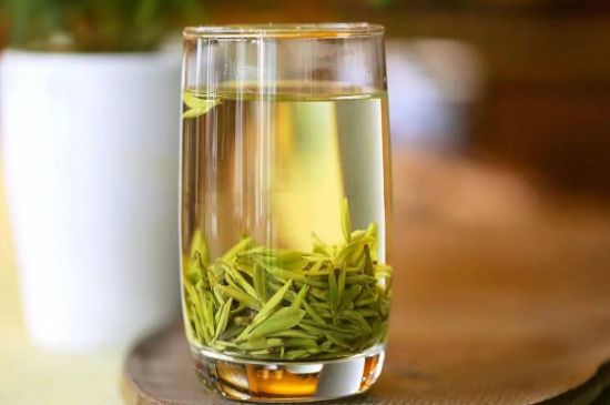 雀舌和竹葉青的區(qū)別，雀舌對比竹葉青圖片