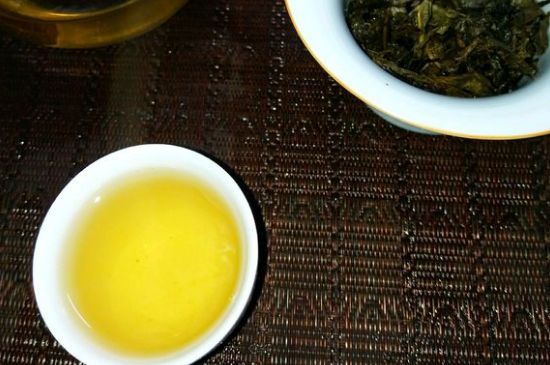 一天什么時(shí)候喝黑茶最好，喝黑茶一天最佳時(shí)間和季節(jié)