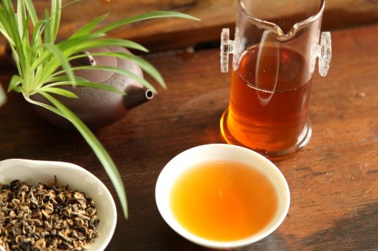 飯后多長時間喝六堡茶最好，六堡茶一天喝多少