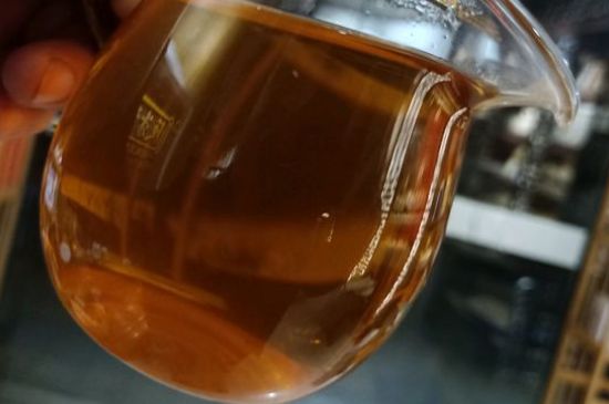 一天什么時(shí)候喝黑茶最好，喝黑茶一天最佳時(shí)間和季節(jié)