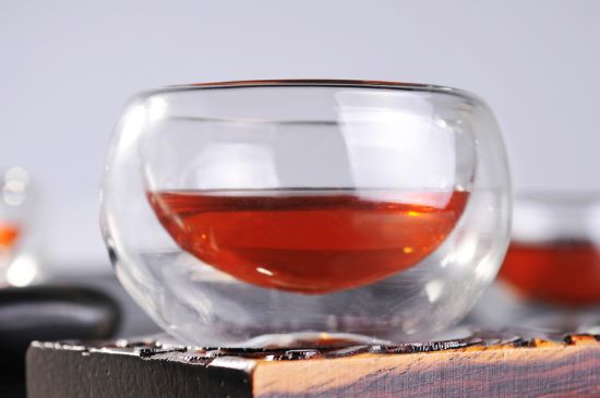 紅茶放置10年還能喝嗎，多年過期紅茶居然還能喝？