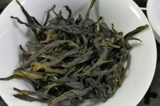 蜜蘭香和鴨屎香區(qū)別，鳳凰單樅鴨屎香vs蜜蘭香圖片對(duì)比