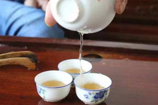 鴨屎香單叢雪片茶的特點(diǎn)，鳳凰雪片茶有什么特點(diǎn)？