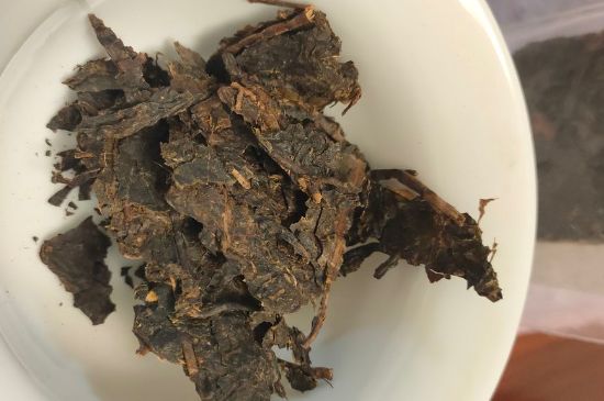 一天什么時(shí)候喝黑茶最好，喝黑茶一天最佳時(shí)間和季節(jié)