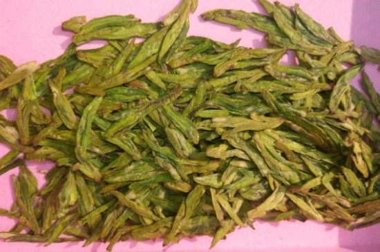 西湖龍井新茶和陳茶的區(qū)別，怎么區(qū)分龍井新茶和舊茶？