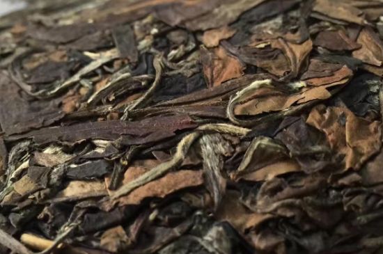 福鼎白茶要喝老的嗎，為什么喝白茶要喝老茶存新茶？
