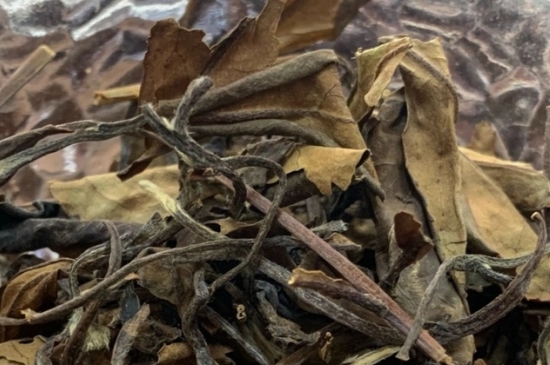 老白茶上火還是去火？夏季喝煮的老白茶會容易上火！