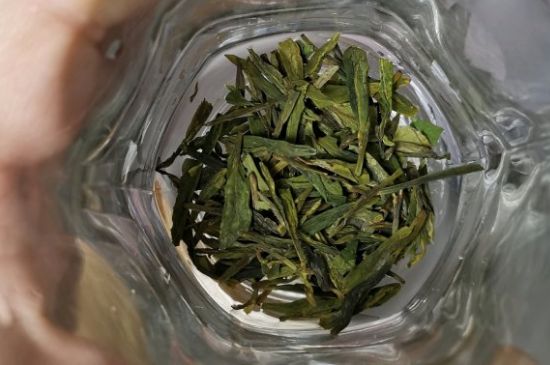 龍井茶放二年了能喝嗎，過期龍井茶的妙用！