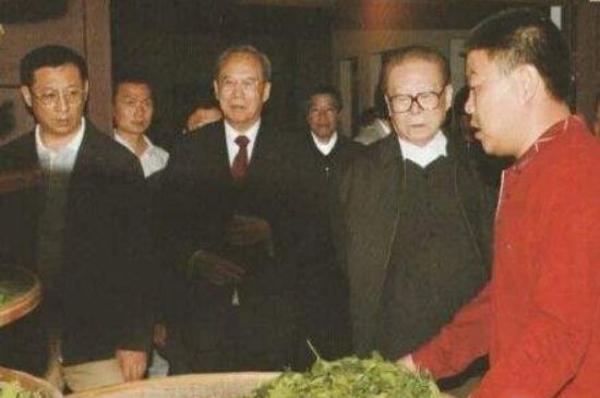 母樹大紅袍給誰喝了，為什么母樹大紅袍叫三棵六株？