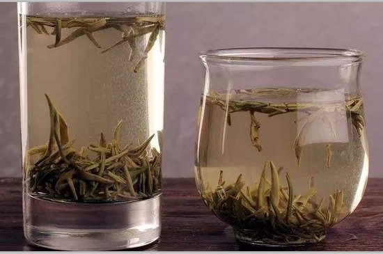 西湖龍井茶毫和發(fā)霉區(qū)別圖片，長霉的龍井茶葉會(huì)是什么樣？