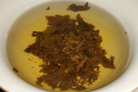 女人喝紅茶好還是喝普洱茶好，普洱茶和紅茶哪個(gè)適合女人喝