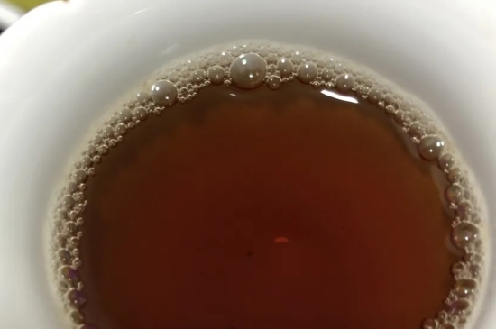 老白茶上火還是去火？夏季喝煮的老白茶會容易上火！