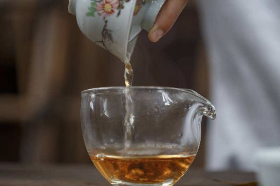 福鼎白茶要喝老的嗎，為什么喝白茶要喝老茶存新茶？