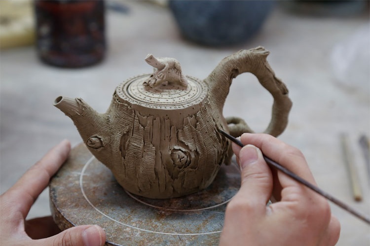 仿木外皮紫砂壺，創(chuàng)意木樁手工雕刻紫砂壺